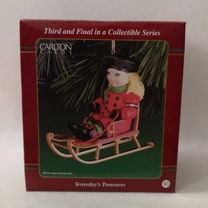 Carlton Cards Heirloom Collection "Yesterday's Treasures" Ornament, 2000 in Box